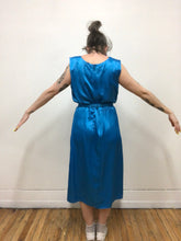 Robe satinée bleu électrique vintage