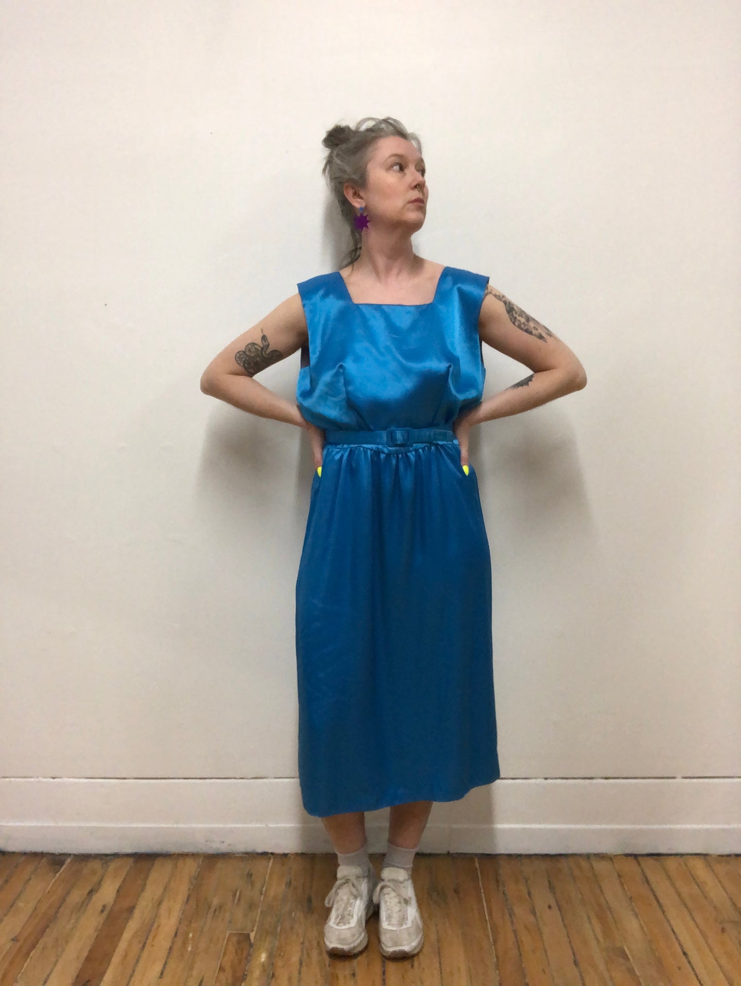 Robe satinée bleu électrique vintage