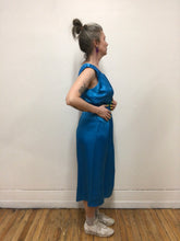 Robe satinée bleu électrique vintage