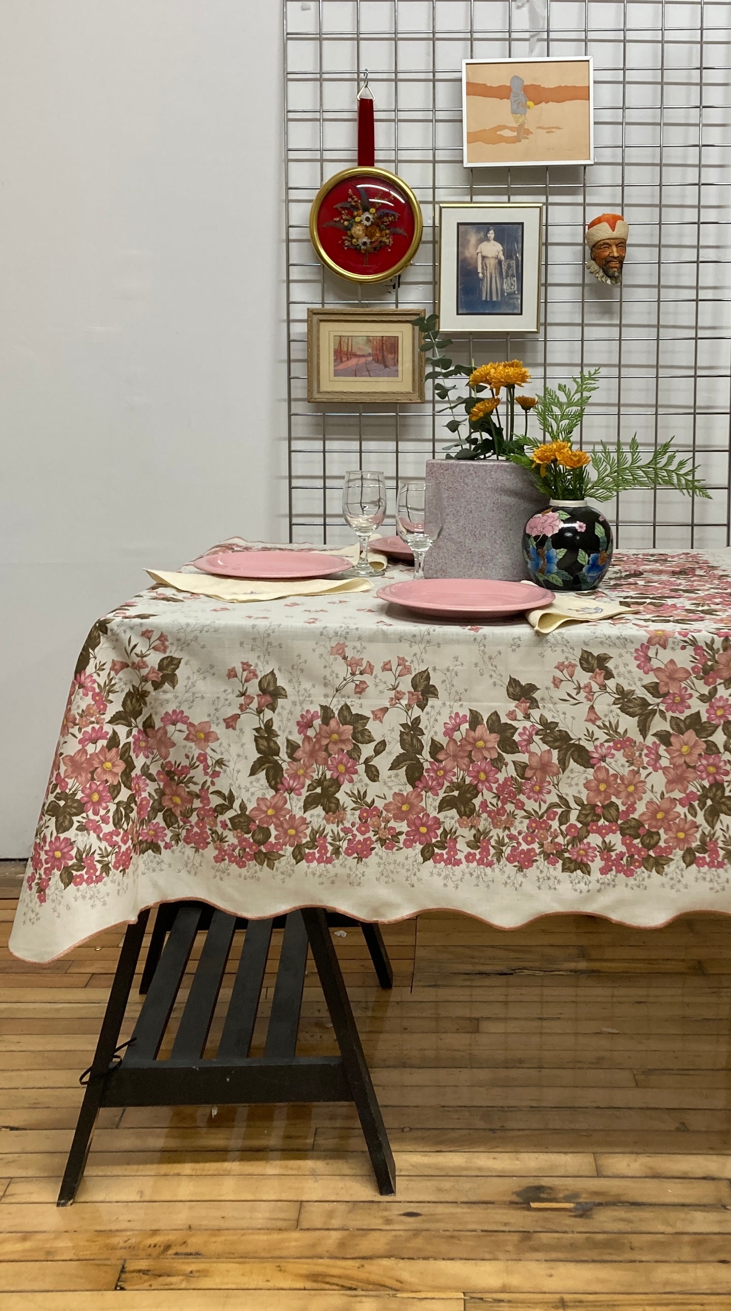 Nappe carrée à motifs floraux